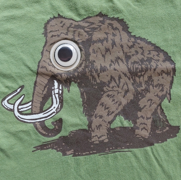 2010 (v)guc Crazy 8 Wooly Mamouth tee - Picture 4 of 9